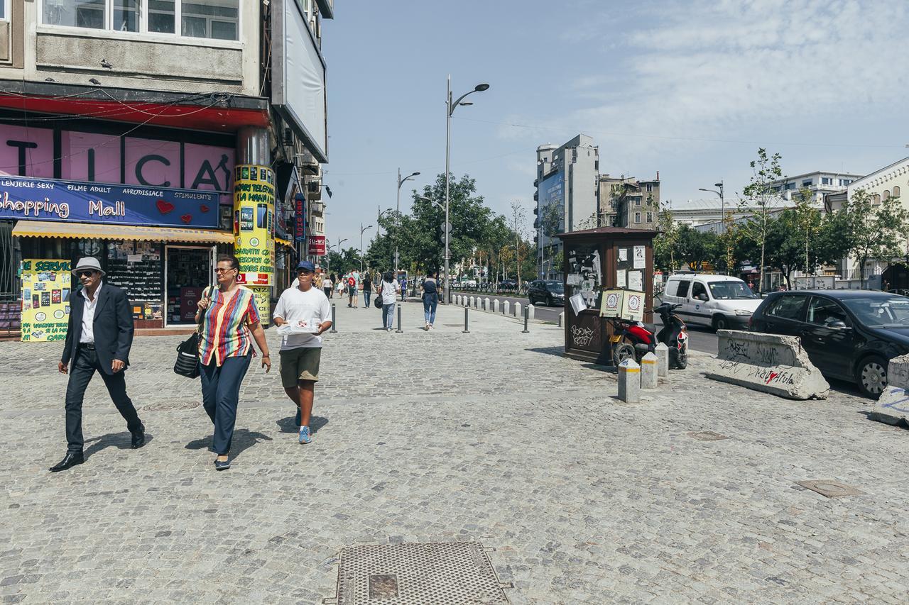 Central Old City Apartment Bukares Bagian luar foto